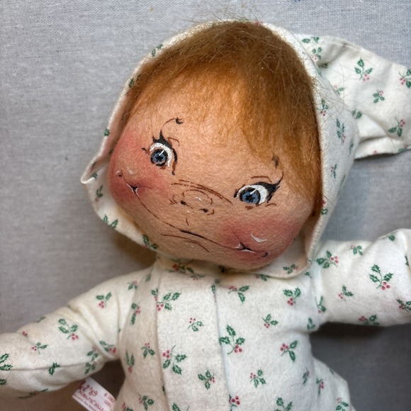 Vintage Annalee 20" Fabric Doll 1989 Poseable Red Hair Holly PJs Red Stocking - Picture 2 of 11